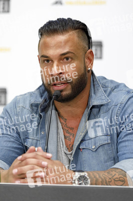 Pressekonferenz zum Charity-Event 'Duell der Maschinen' in Köln