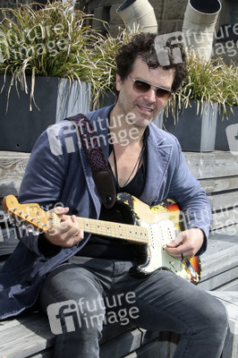 CD-Präsentation von Doyle Bramhall II in Hamburg