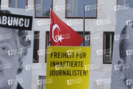 Demonstration für die Freilassung der in der Türkei inhaftierten Journalisten in Berlin