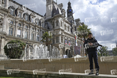 Präsident Macron beim Empfang am Rathaus in Paris