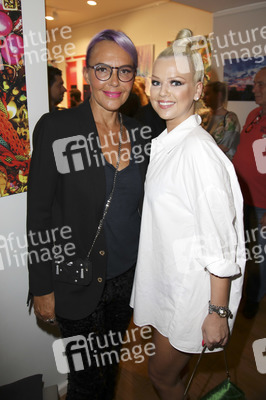 Vernissage der Fotoaustellung von Natascha Ochsenknecht in Berlin