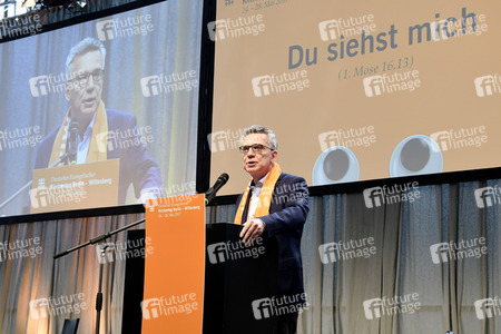 De Maizière und al-Tayyeb auf dem 36. Deutschen Evangelischen Kirchentag in Berlin