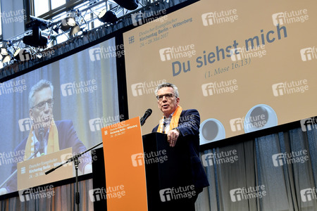 De Maizière und al-Tayyeb auf dem 36. Deutschen Evangelischen Kirchentag in Berlin