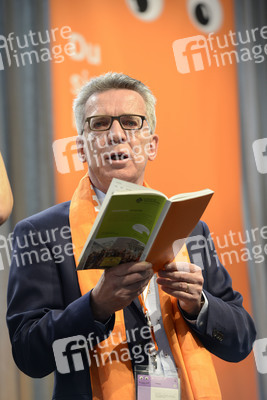 De Maizière und al-Tayyeb auf dem 36. Deutschen Evangelischen Kirchentag in Berlin