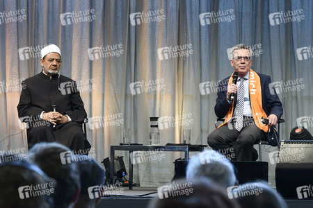 De Maizière und al-Tayyeb auf dem 36. Deutschen Evangelischen Kirchentag in Berlin