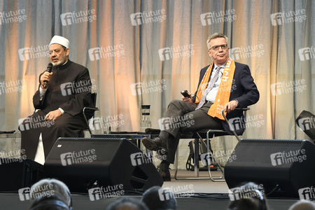 De Maizière und al-Tayyeb auf dem 36. Deutschen Evangelischen Kirchentag in Berlin