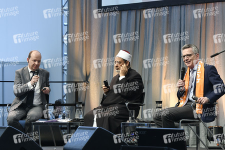 De Maizière und al-Tayyeb auf dem 36. Deutschen Evangelischen Kirchentag in Berlin