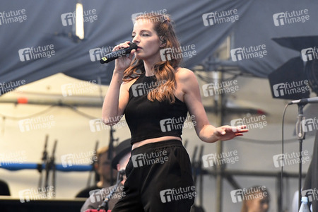 Yvonne Catterfeld live beim 36. Deutschen Evangelischen Kirchentag in Berlin