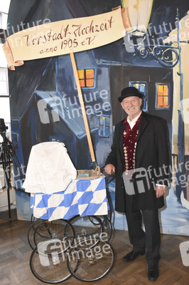 Künstlerfest 'Vorstadthochzeit anno 1905' in München