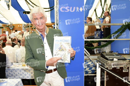 Angela Merkel besucht eine Festzeltveranstaltung der CSU in München