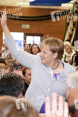 Angela Merkel besucht eine Festzeltveranstaltung der CSU in München