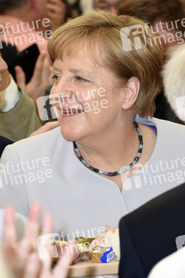 Angela Merkel besucht eine Festzeltveranstaltung der CSU in München
