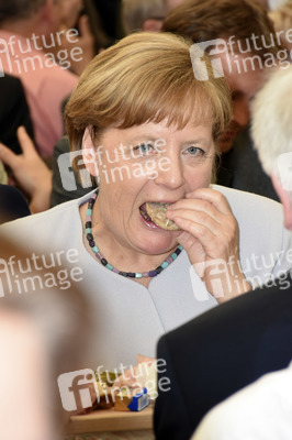 Angela Merkel besucht eine Festzeltveranstaltung der CSU in München