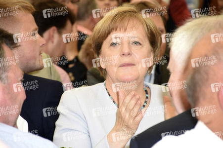 Angela Merkel besucht eine Festzeltveranstaltung der CSU in München