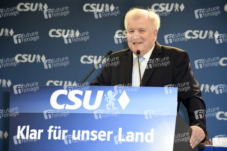 Angela Merkel besucht eine Festzeltveranstaltung der CSU in München