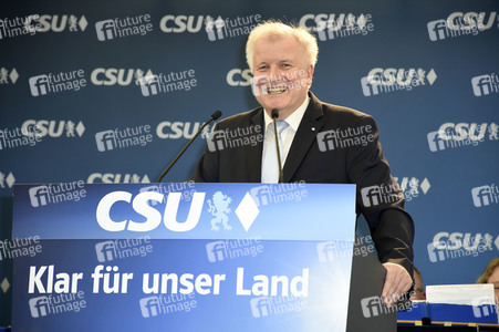 Angela Merkel besucht eine Festzeltveranstaltung der CSU in München