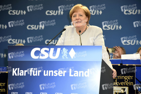 Angela Merkel besucht eine Festzeltveranstaltung der CSU in München