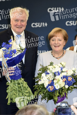 Angela Merkel besucht eine Festzeltveranstaltung der CSU in München