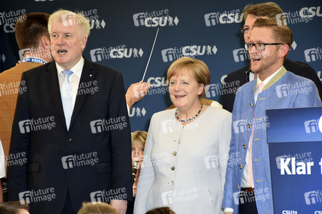 Angela Merkel besucht eine Festzeltveranstaltung der CSU in München
