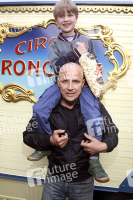 Gala-Premiere des Circus Roncalli in Hamburg