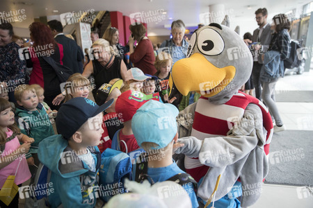 Filmpremiere 'Applaus für Felix - Ein Tag im Bundestag' in Erfurt