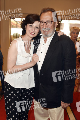 Theaterpremiere von 'Bette & Joan' in Berlin