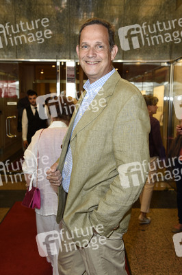 Theaterpremiere von 'Bette & Joan' in Berlin
