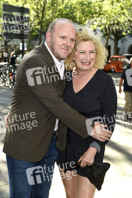 Theaterpremiere von 'Bette & Joan' in Berlin