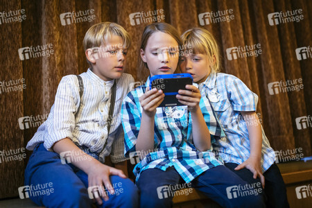 Symbolfoto Generation Internet