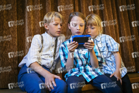 Symbolfoto Generation Internet