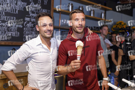 Eisdieleneröffnung von Lukas Podolski in Köln