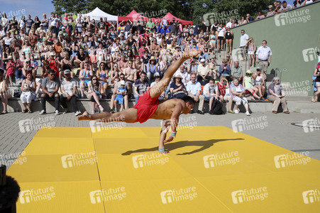 Wassersprung-Show 'Sprung meines Lebens' in Halle