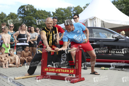 Wassersprung-Show 'Sprung meines Lebens' in Halle