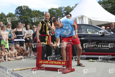 Wassersprung-Show 'Sprung meines Lebens' in Halle