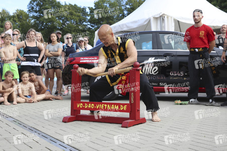 Wassersprung-Show 'Sprung meines Lebens' in Halle