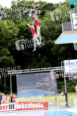 Wassersprung-Show 'Sprung meines Lebens' in Halle