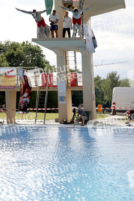 Wassersprung-Show 'Sprung meines Lebens' in Halle