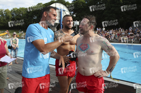 Wassersprung-Show 'Sprung meines Lebens' in Halle