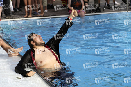 Wassersprung-Show 'Sprung meines Lebens' in Halle