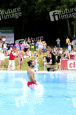Wassersprung-Show 'Sprung meines Lebens' in Halle
