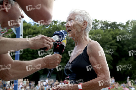 Wassersprung-Show 'Sprung meines Lebens' in Halle
