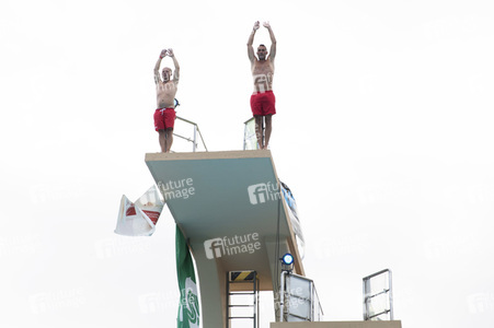 Wassersprung-Show 'Sprung meines Lebens' in Halle