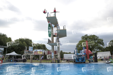 Wassersprung-Show 'Sprung meines Lebens' in Halle