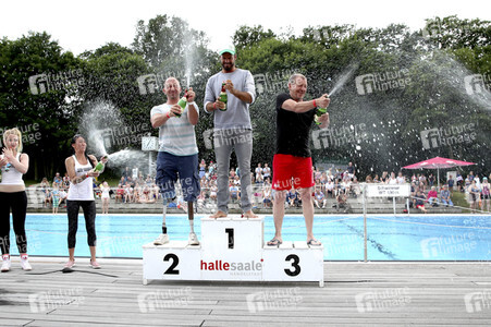 Wassersprung-Show 'Sprung meines Lebens' in Halle