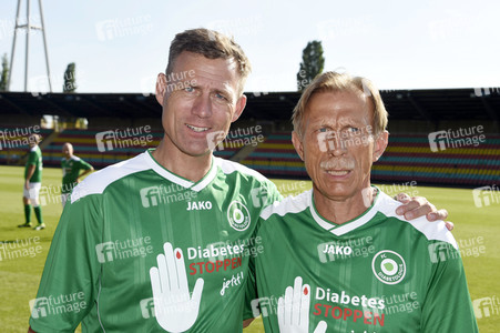 Fußballspiel FC Bundestag vs. FC Diabetologie in Berlin
