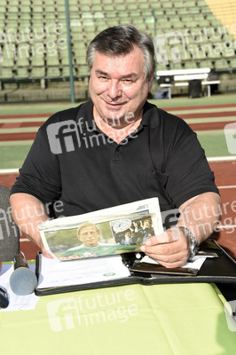 Fußballspiel FC Bundestag vs. FC Diabetologie in Berlin