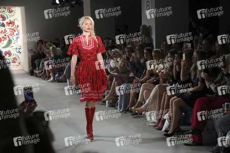 Lena Hoschek Fashion Show auf der Mercedes-Benz Fashion Week Berlin Spring/Summer 2018