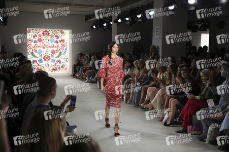 Lena Hoschek Fashion Show auf der Mercedes-Benz Fashion Week Berlin Spring/Summer 2018