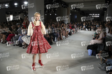 Lena Hoschek Fashion Show auf der Mercedes-Benz Fashion Week Berlin Spring/Summer 2018