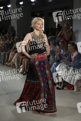 Lena Hoschek Fashion Show auf der Mercedes-Benz Fashion Week Berlin Spring/Summer 2018